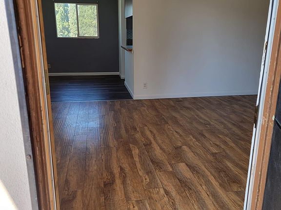 3rd image of 13125 Vanowen St #4