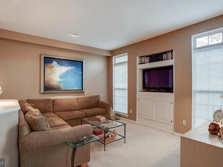 9810 Bolton Village Ct — Photo 12