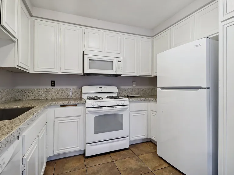 24686 Golfview Dr — Photo 8