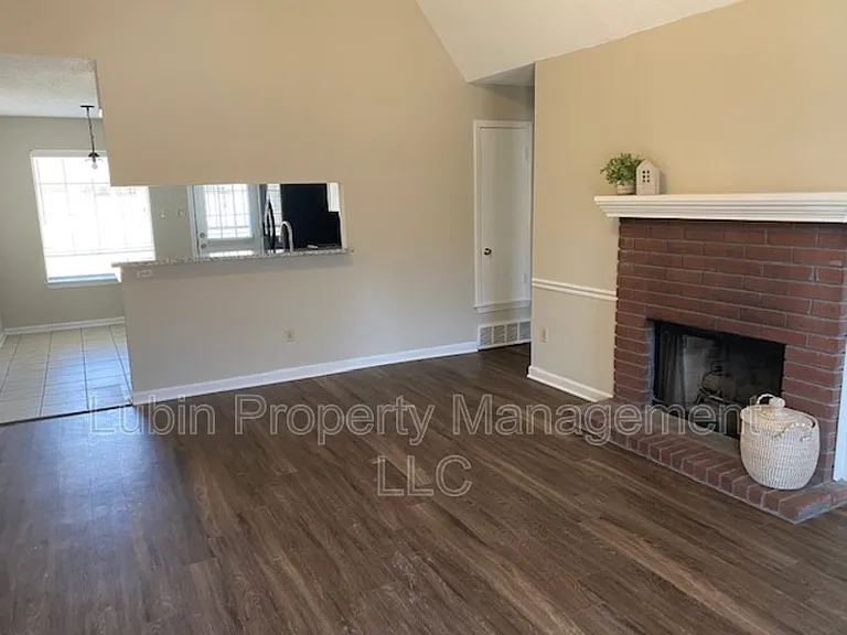 1815 Black Bear Cir E — Photo 2
