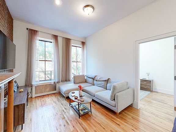 3rd image of 156 W 77th St APT 3A