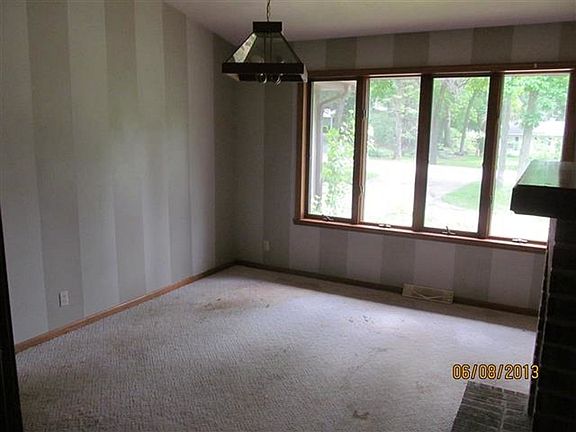 3rd image of 3141 Danbury Dr W