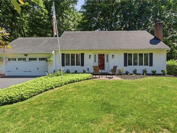 33 Scotch Ln, Rochester, NY 14617