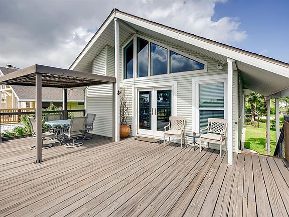 3rd image of 1127 Tiki Dr