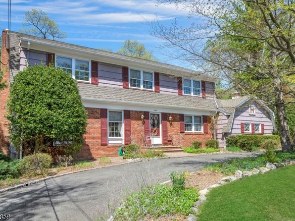 8 Twin Brook Rd, West Caldwell Twp., NJ 07006