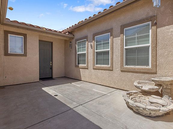 3rd image of 648 N Magna Carta Avenue