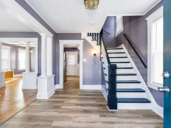 77 Sutherland St, Lowell, MA 01850