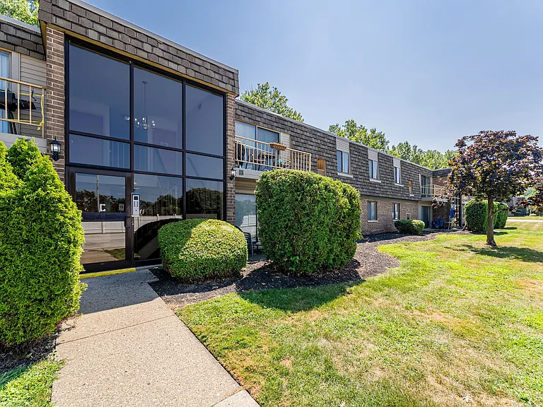 Trenton Place Apartments — Photo 17