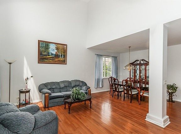 3rd image of 6 E Le Moyne Ave