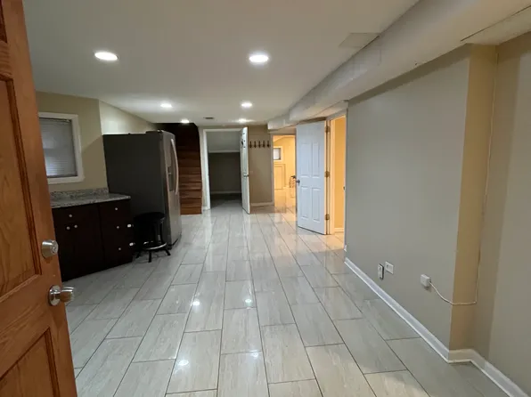 3223 W Leland Ave, Chicago, IL 60625