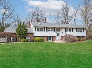 17 Hidden Valley Dr, Suffern, NY 10901