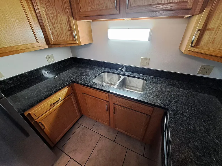 2827B Charing Rd — Photo 18