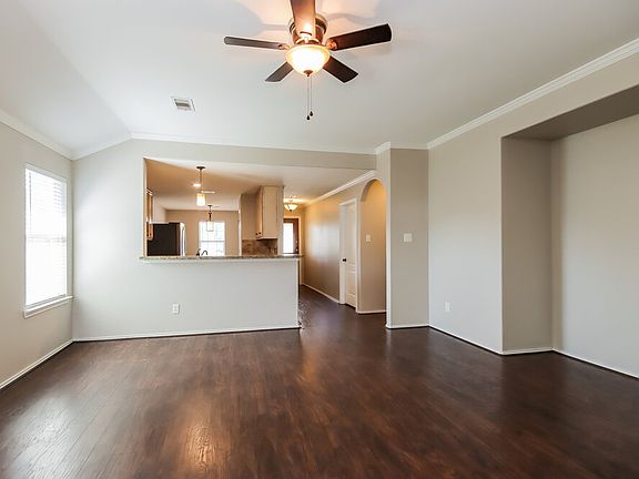 4th image of 415 Crosby Village Dr
