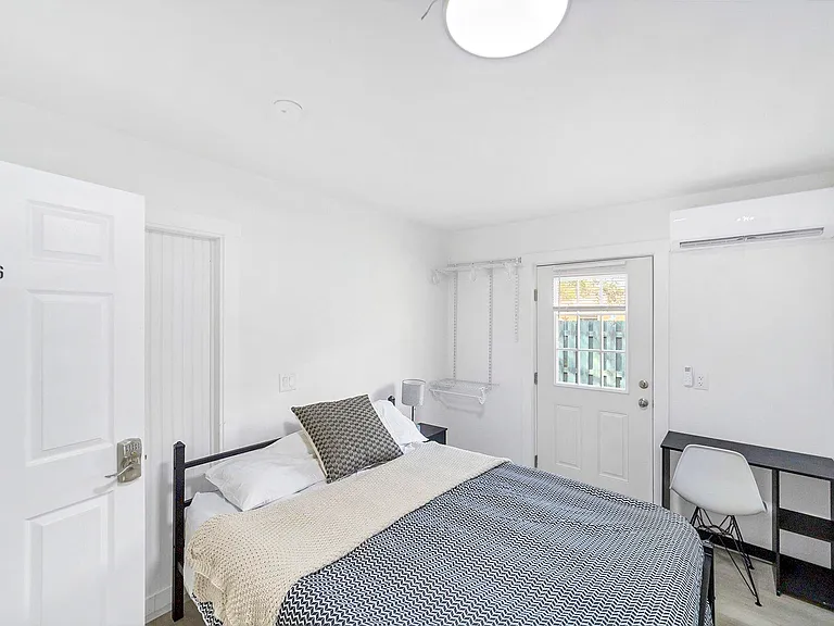 Cozy Bedroom with queen size bed and private entrance.