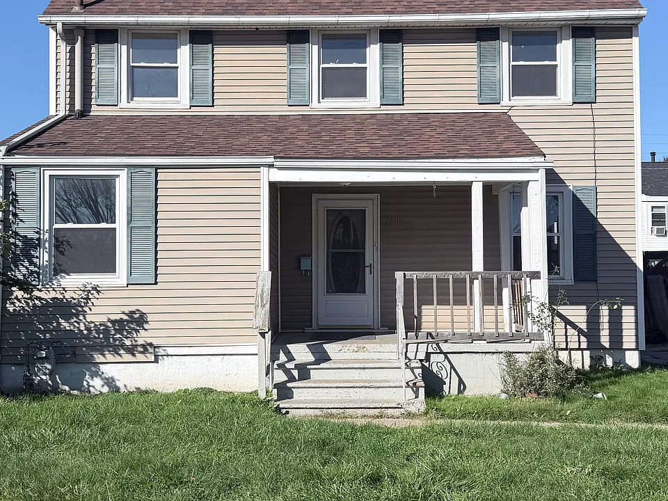 1385 Roslyn Ave SW