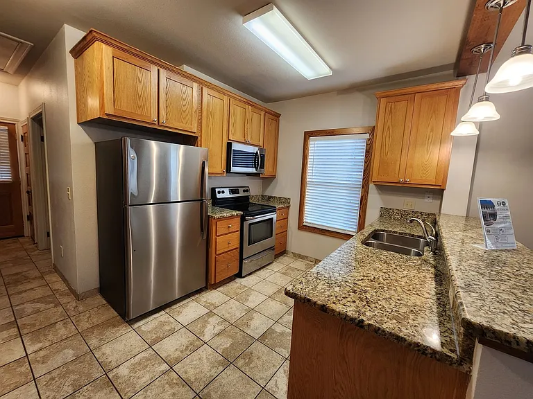 257 E Garza St — Photo 7