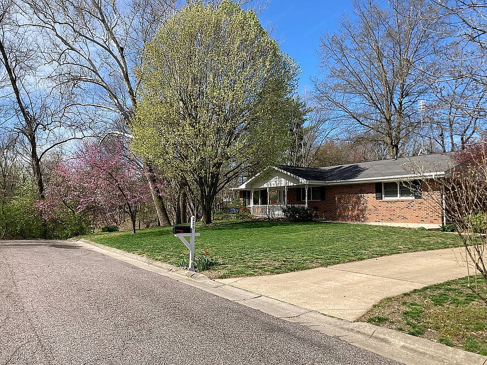 1st image of 225 Valley Dr