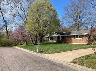 225 Valley Dr, Washington, MO 63090