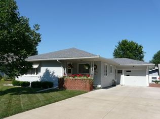 1202 Main St, Pella, IA 50219