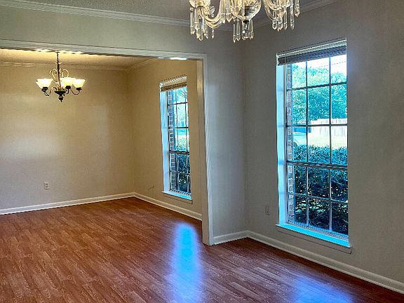 3rd image of 2207 Sandalwood Pl