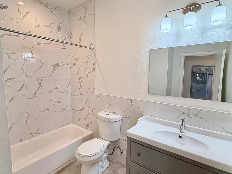 1402 San Juan St — Photo 6