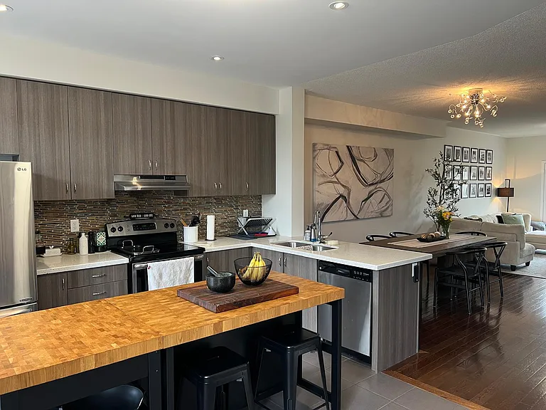 1129 Haig Blvd #5 — Photo 2