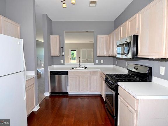 4th image of 8615 Willow Leaf Ln