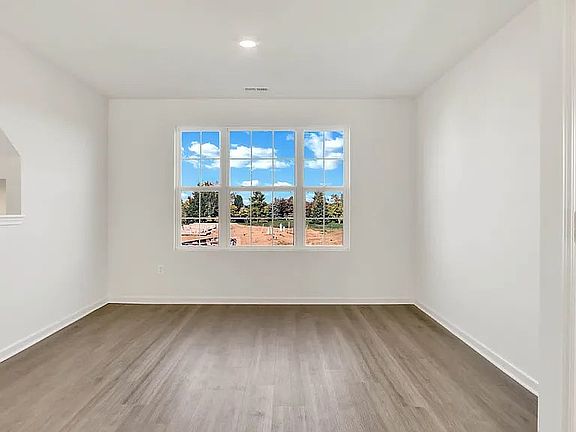 4th image of 889 Briar Glen Ct