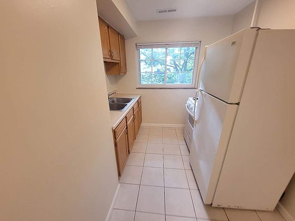 5th image of 109 E Orchard Ave #4