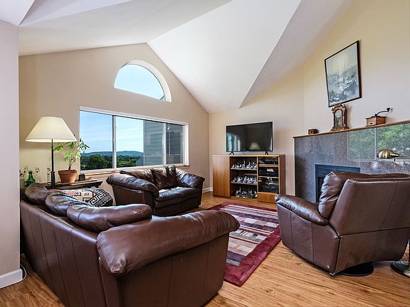 1504 Eagles Ridge Rd (4 of 29).jpg