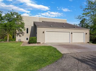 8958 Cherokee Cir, Bloomington, IL 61705