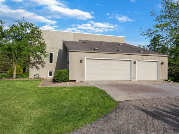 8958 Cherokee Cir, Bloomington, IL 61705