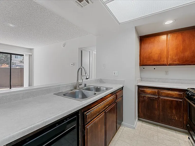 2433 Barry Ave #107 — Photo 5