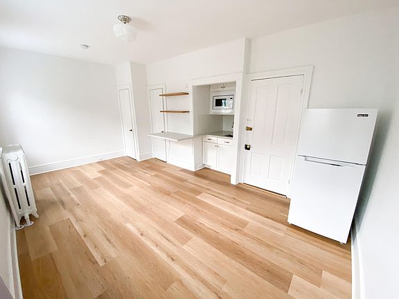 2nd image of 107 Conduit St Floor At3