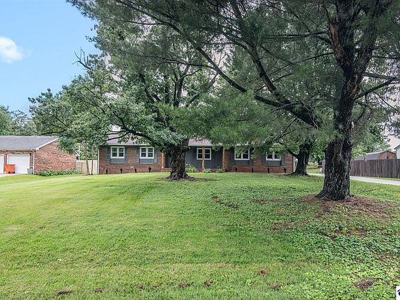 3rd image of 149 NW Barbara Cir