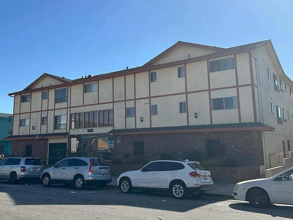 Building Photo - Crestmont Apartments