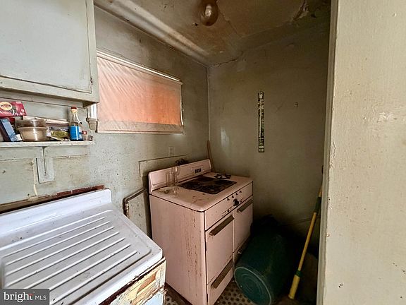 5th image of 4909 Pembridge Ave