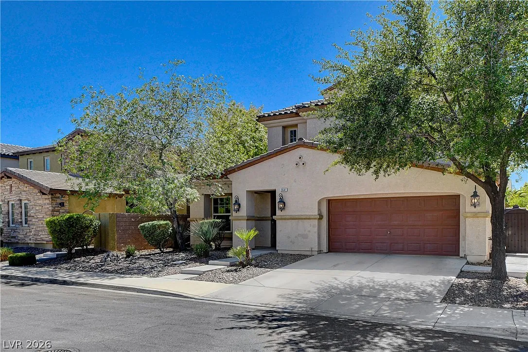 5 bed, 3.5 bath, 3849 sqft, $3,850 — Photo 2