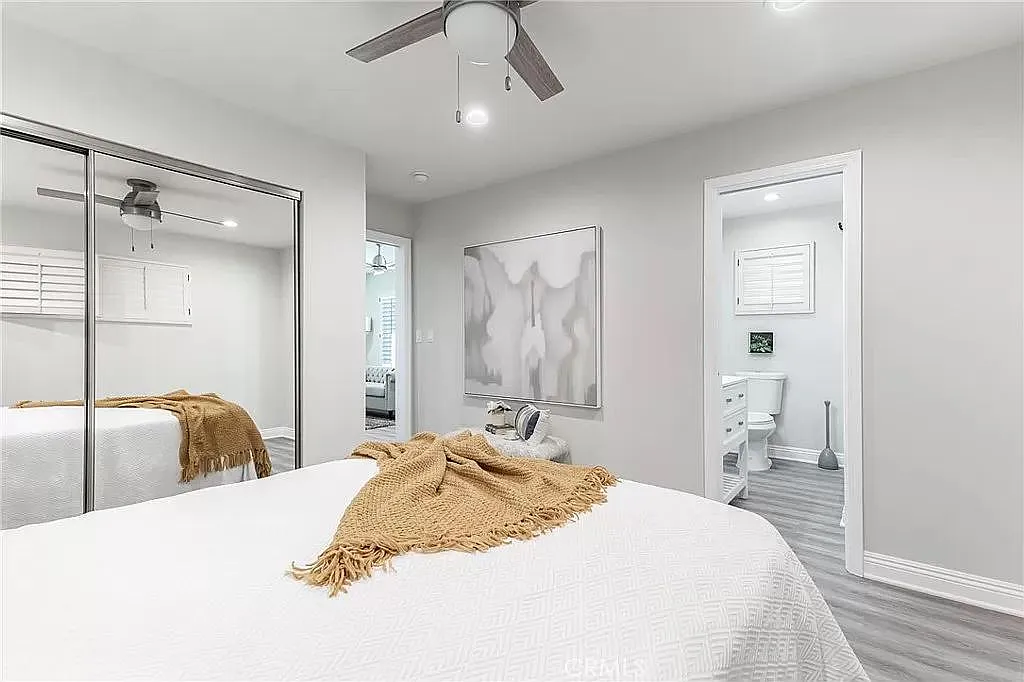 7434 Hesperia Ave — Photo 4