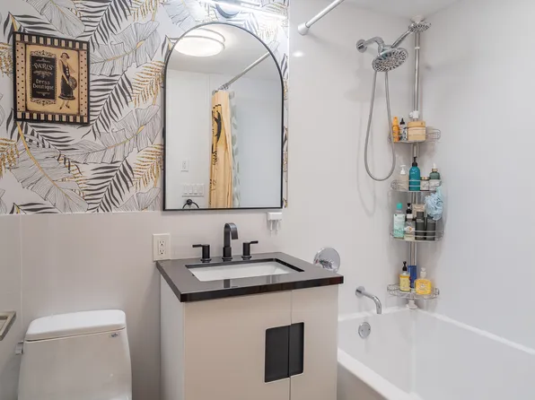 560 Carroll Street image 9 of 16