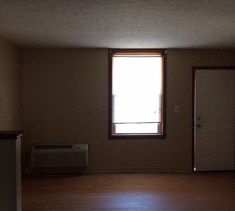 4th image of 413 S Main St APT 2