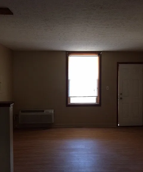 413 S Main St — Photo 3