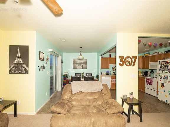 3rd image of 1011 Meadow Ln