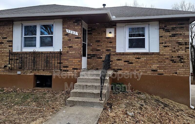 1st image of 5707 NE 51st St