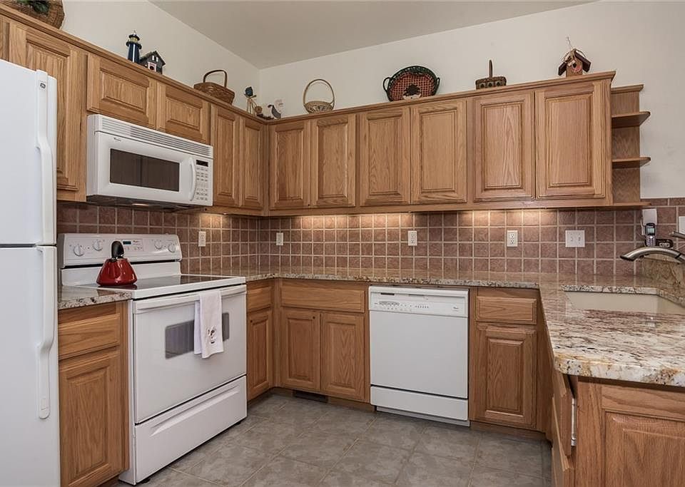1st image of 13 Westbury Dr
