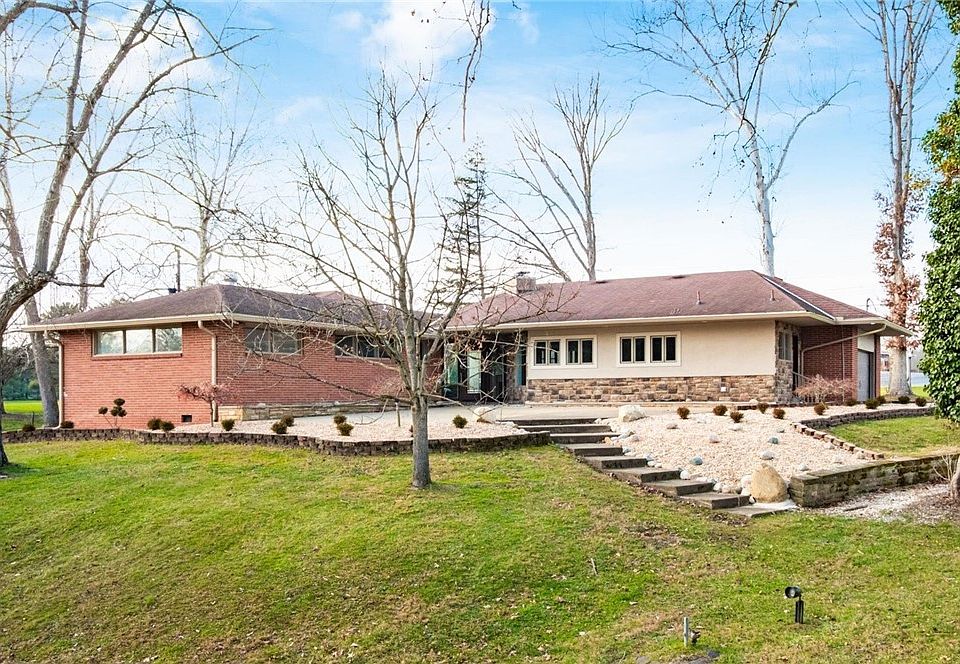 1st image of 2835 West Dr