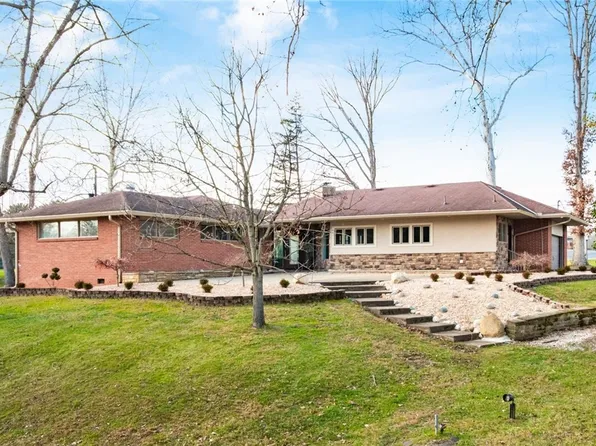 2835 West Dr, Zanesville, OH 43701