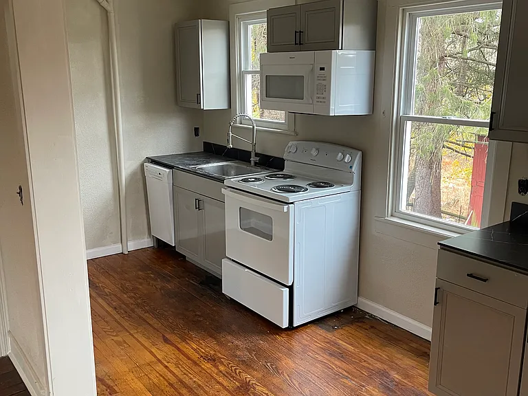 718 S State St #B — Photo 5