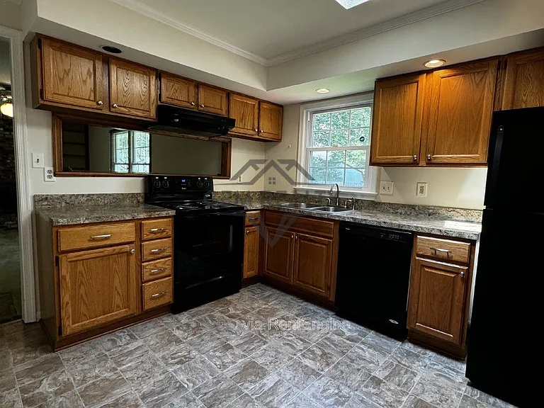 5088 Blarney St — Photo 13