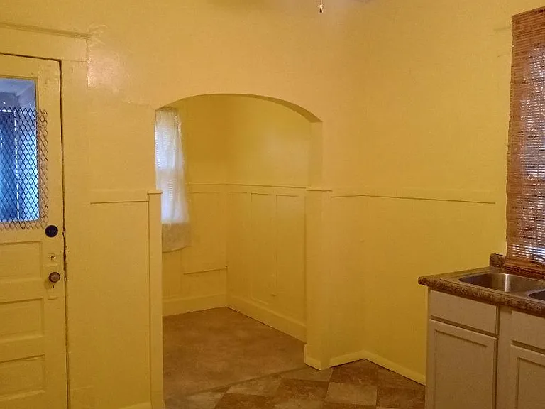 1311 N Waco Ave — Photo 6